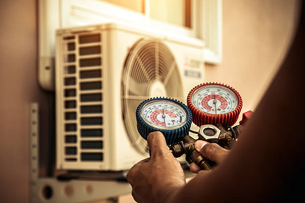 Professional Hvac technician working in Selma, TX